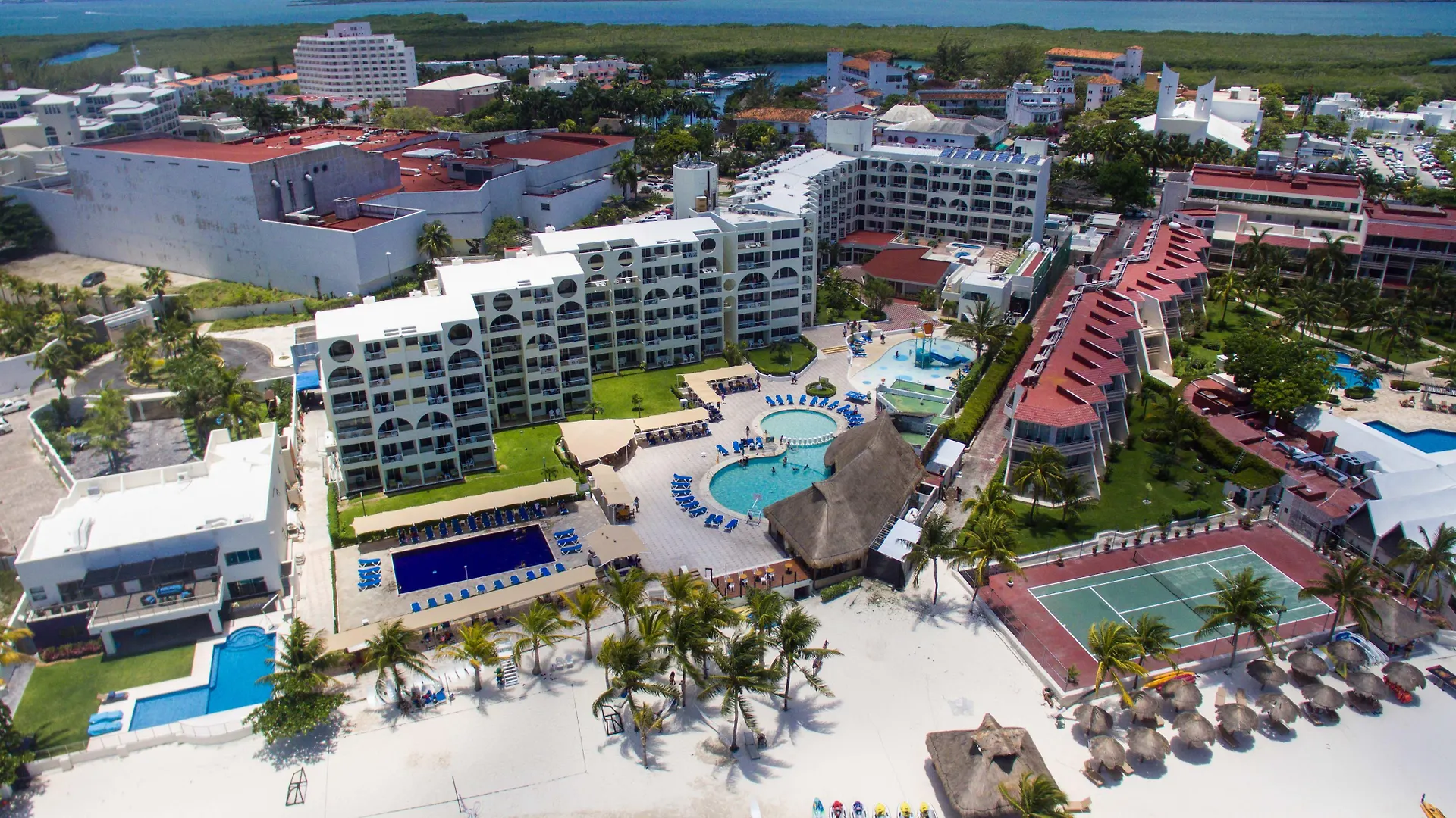 Aquamarina Beach Hotel Cancun