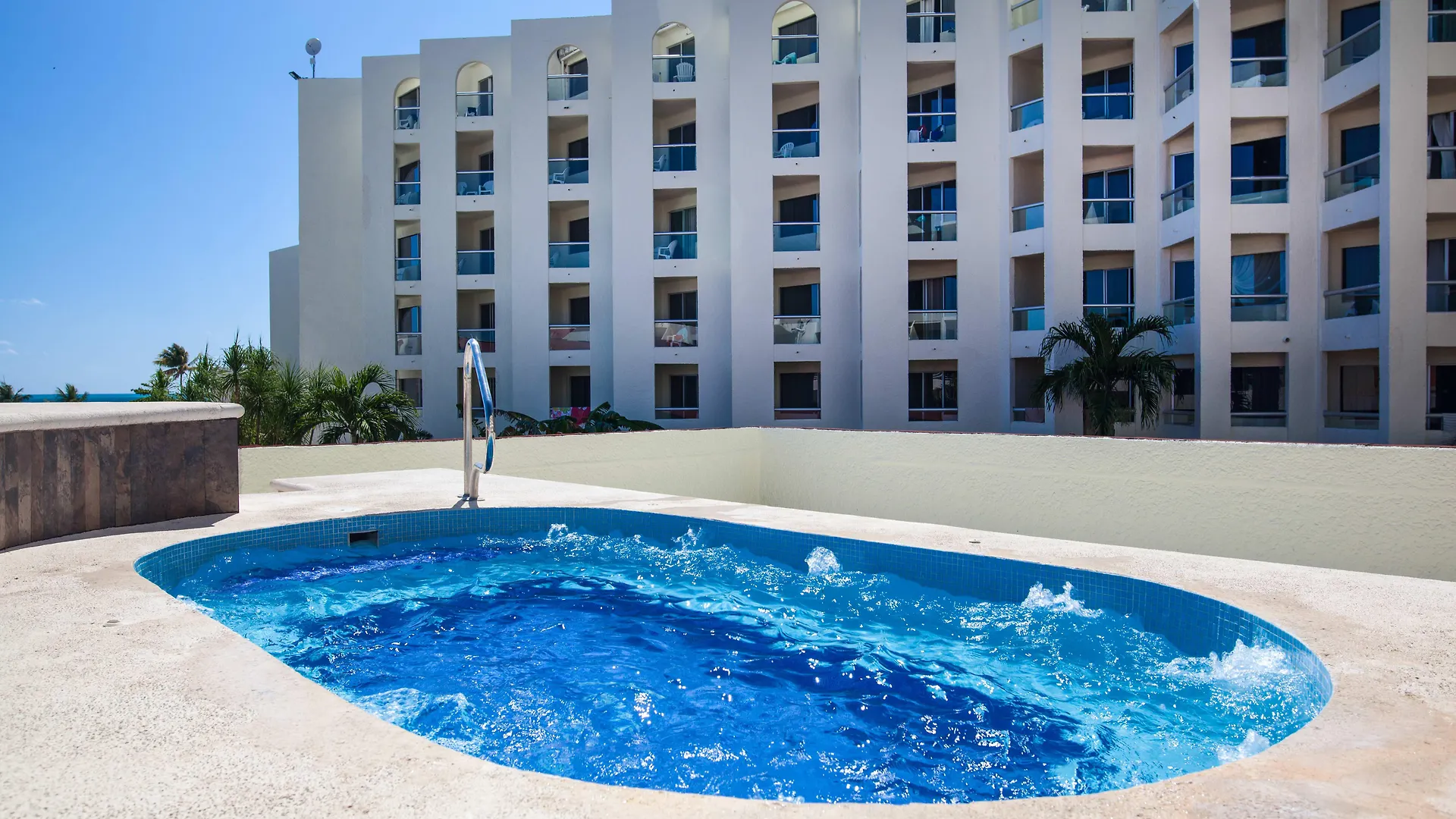 Aquamarina Beach Hotel Cancun Resort