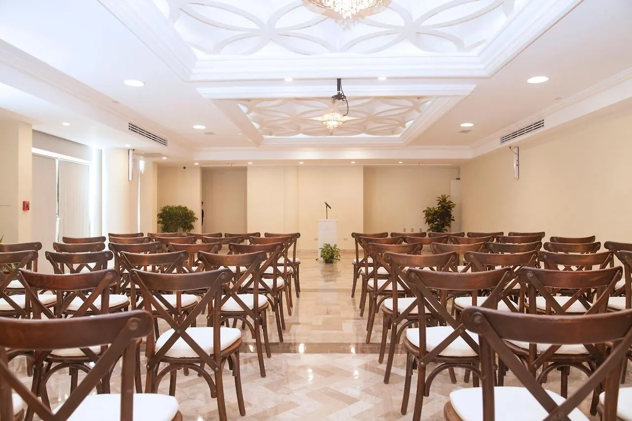 Aquamarina Beach Hotel Cancun Resort