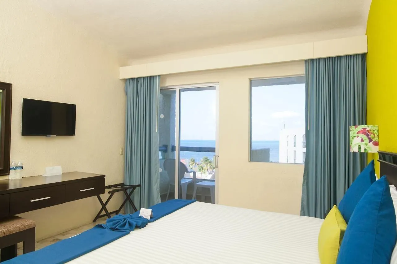 Aquamarina Beach Hotel Cancun