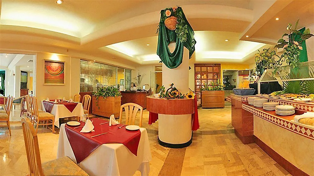 Aquamarina Beach Hotel Cancun 3*,