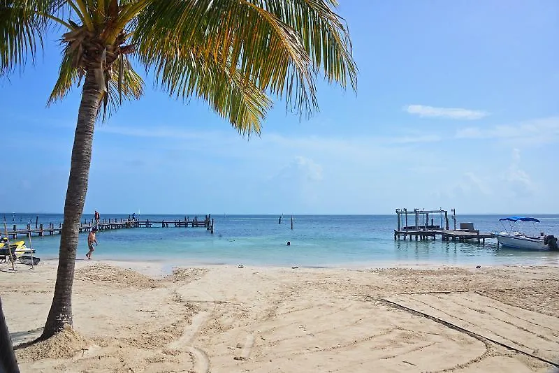 Aquamarina Beach Hotel Cancun