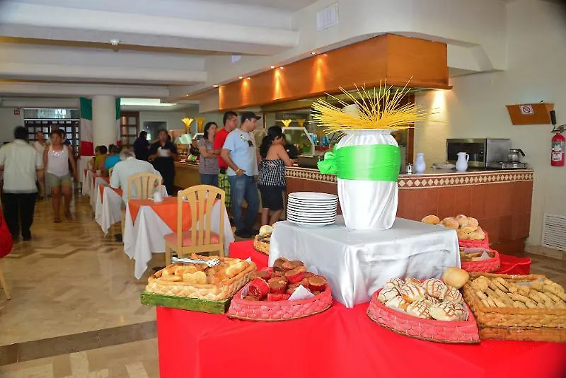 Aquamarina Beach Hotel Cancun 3*,