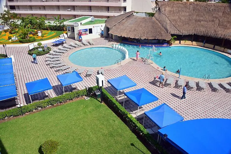 Aquamarina Beach Hotel Cancún 3*,