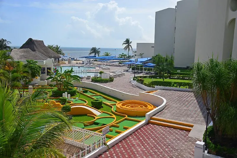 Aquamarina Beach Hotel Cancun