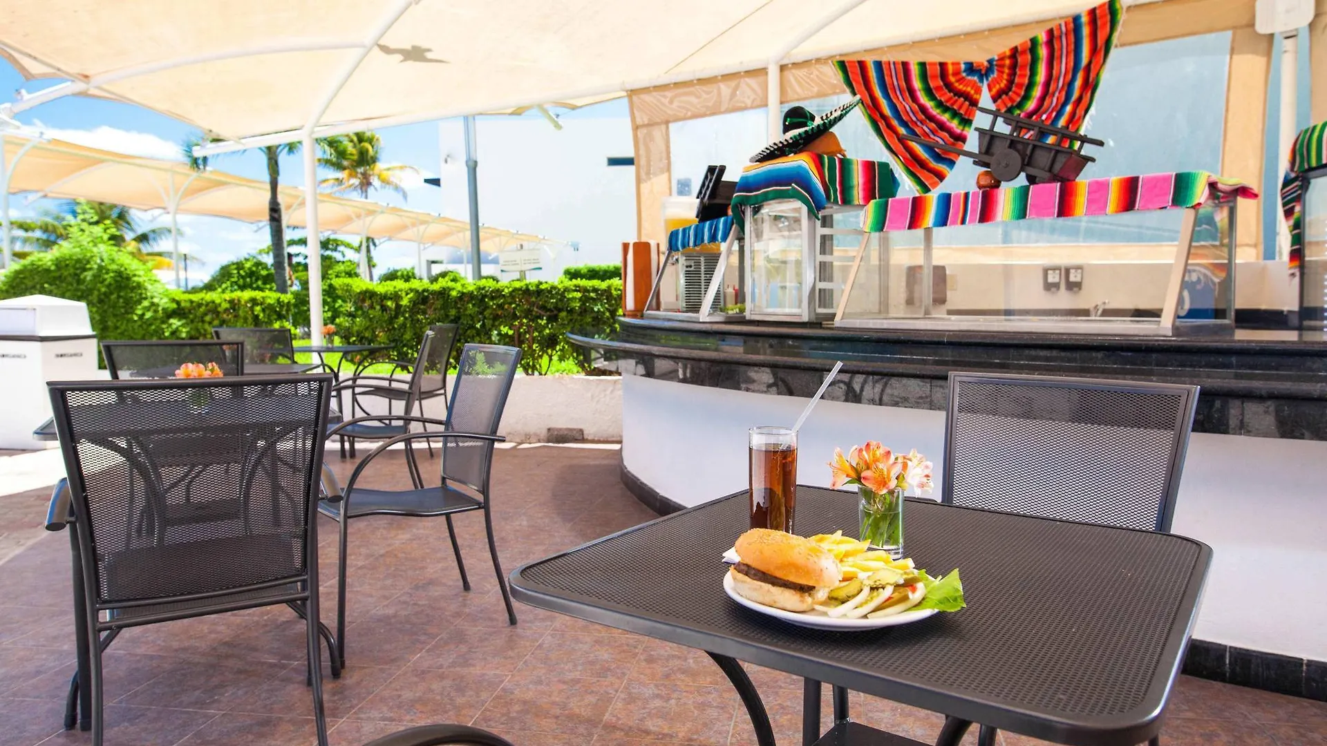 Resort Aquamarina Beach Hotel Cancun