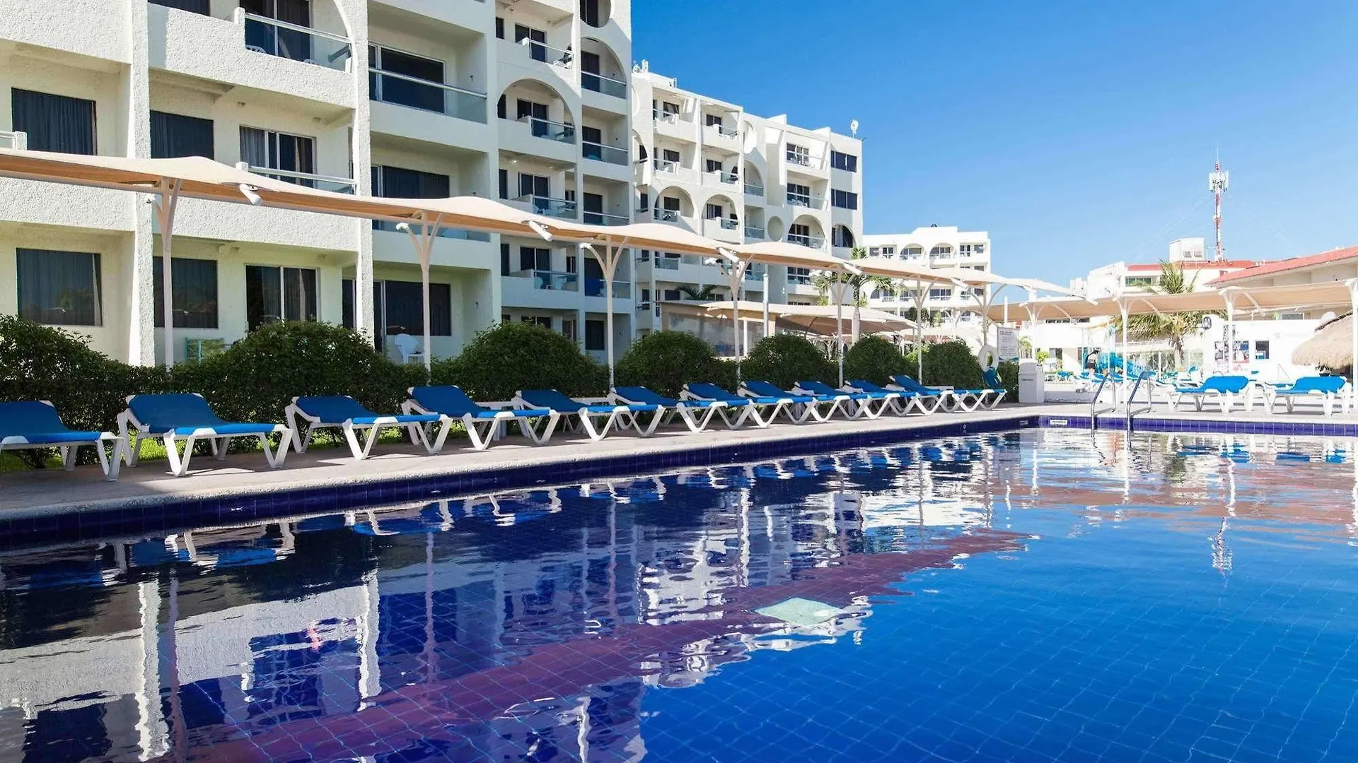 Aquamarina Beach Hotel Cancun Resort