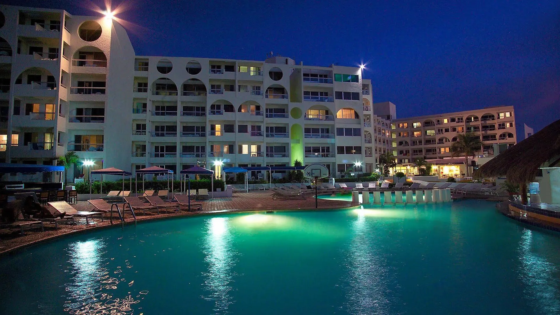 Aquamarina Beach Hotel Cancun 3*,