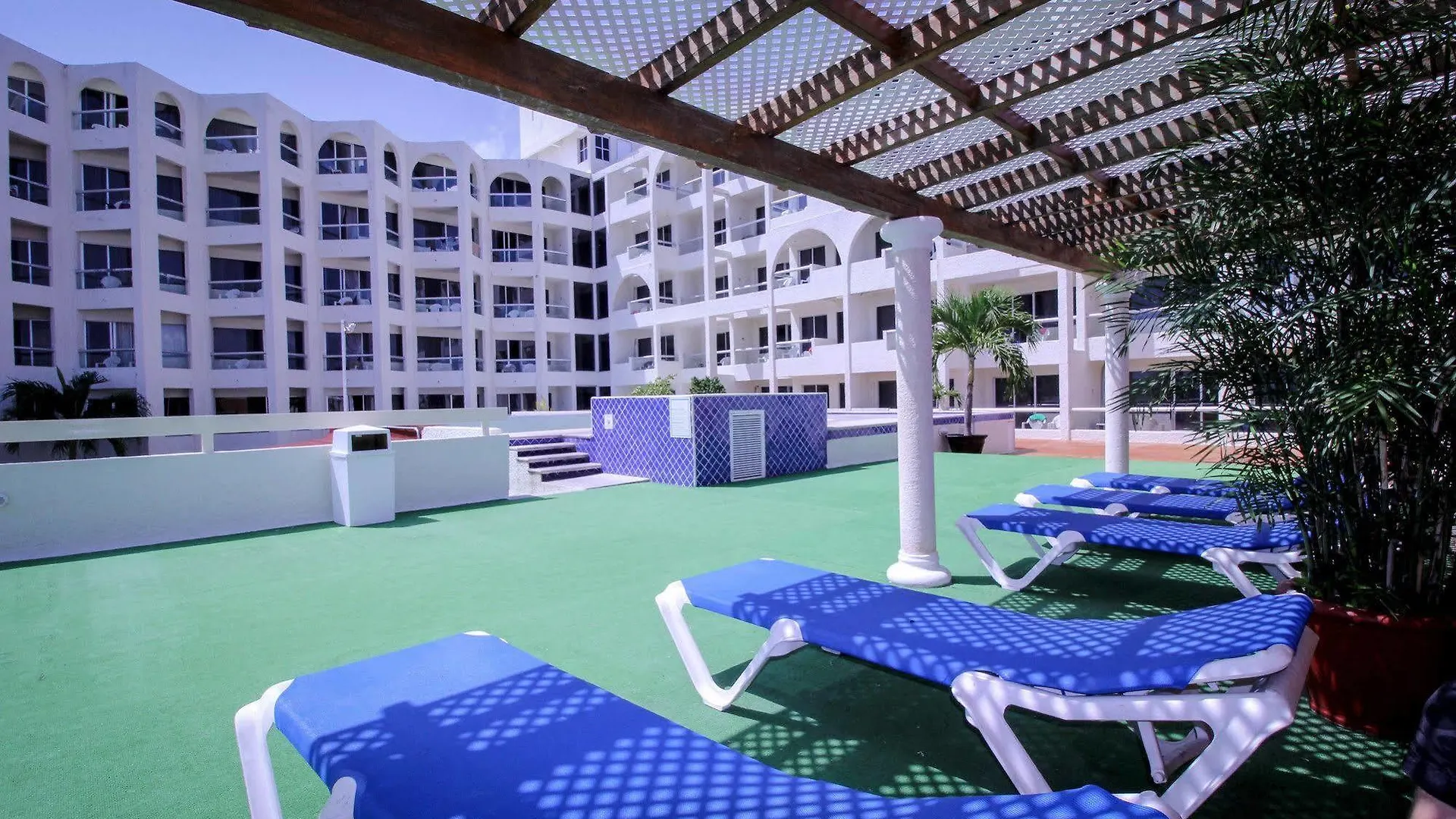 Aquamarina Beach Hotel Cancún