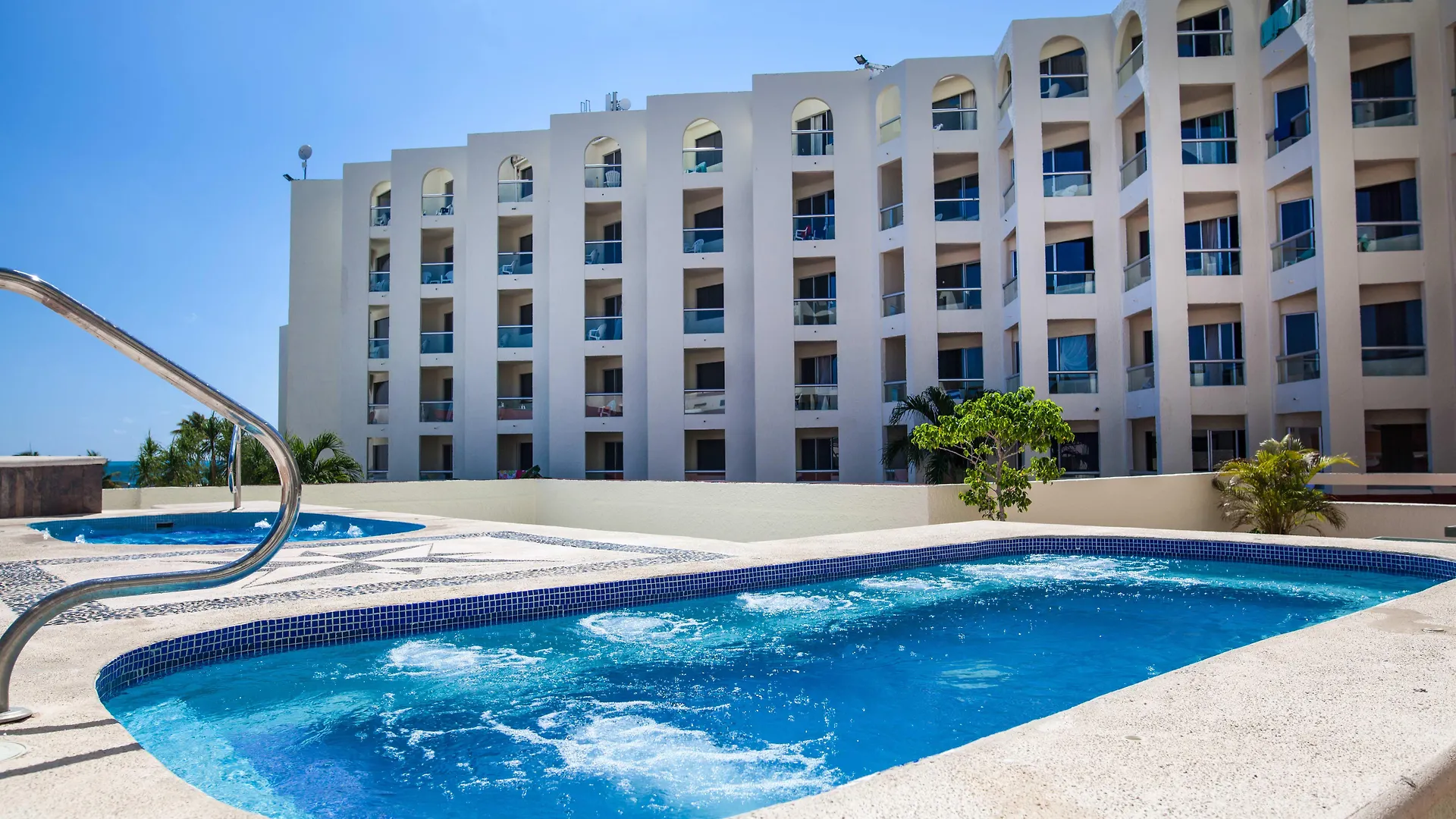 Aquamarina Beach Hotel Cancun Resort