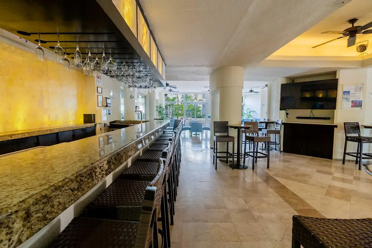 Rezort Aquamarina Beach Hotel Cancún