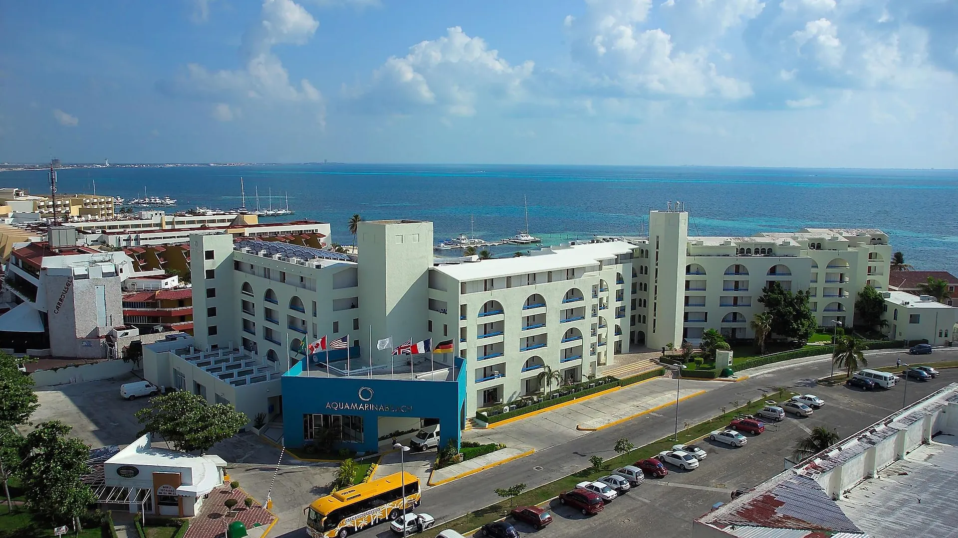 Aquamarina Beach Hotel location