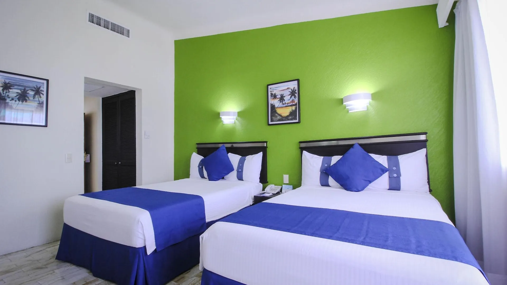 Aquamarina Beach Hotel Cancun 3*,