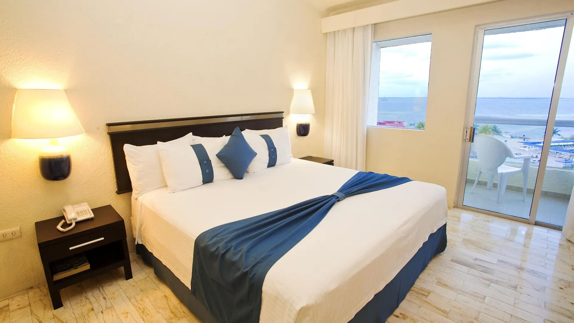 Aquamarina Beach Hotel Cancun Resort
