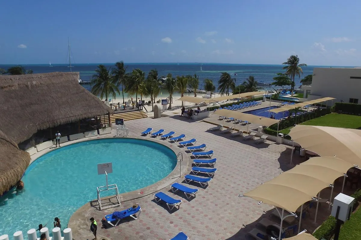 Aquamarina Beach Hotel Cancun 3*,