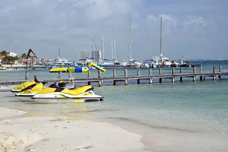 Aquamarina Beach Hotel Cancun