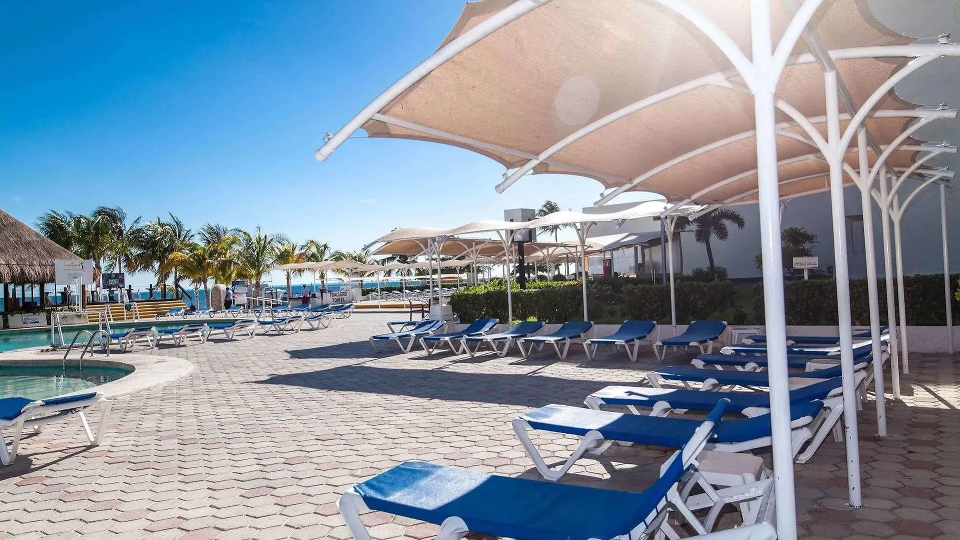 Aquamarina Beach Hotel Cancun