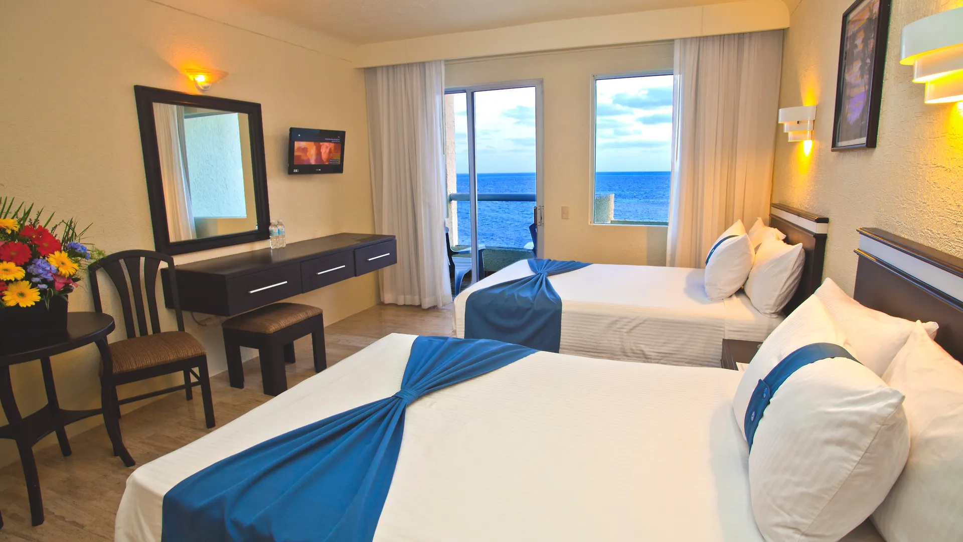 Aquamarina Beach Hotel Cancún 3*,