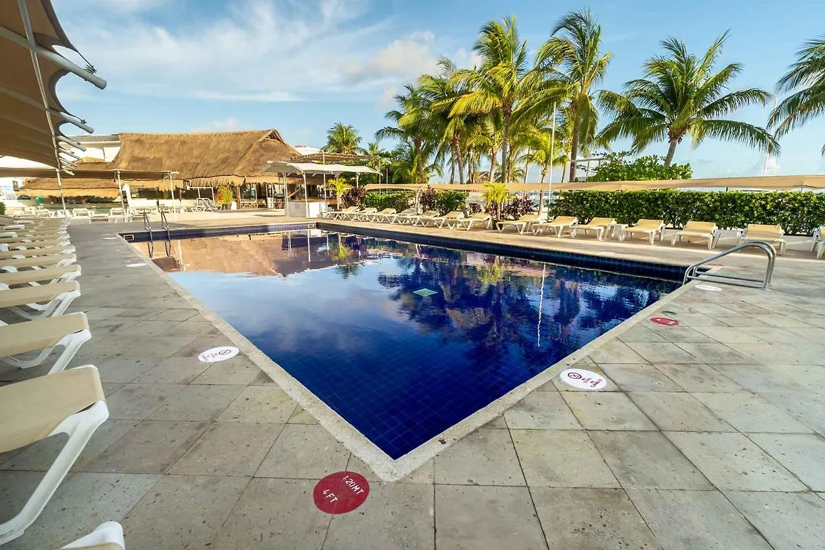Aquamarina Beach Hotel Cancún 3*,  Meksyk