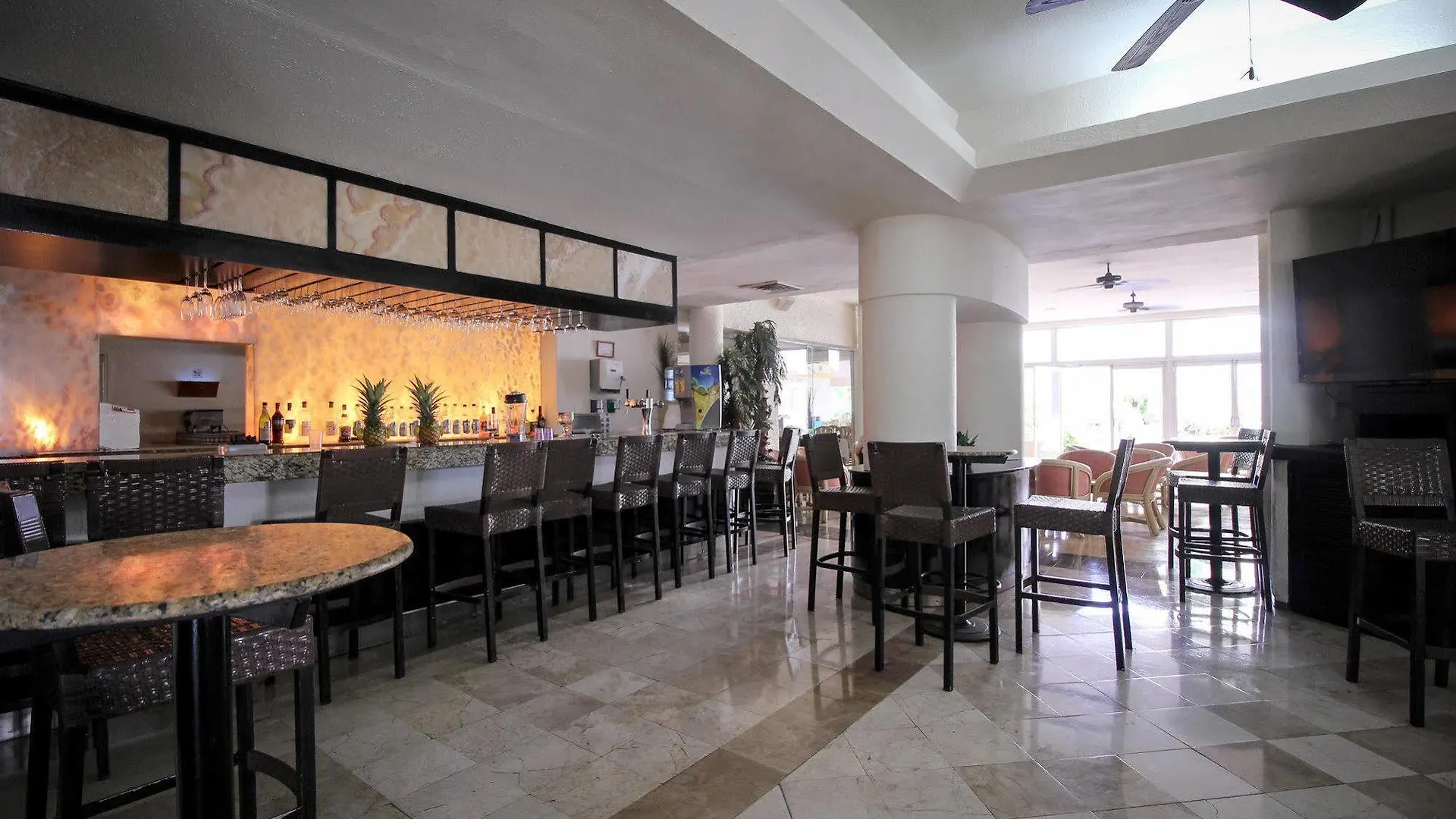 Resort Aquamarina Beach Hotel Cancun
